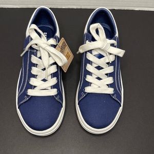 Skechers Women's Street Cleat. Canvas Contrast Stitch Lace Up Sneaker